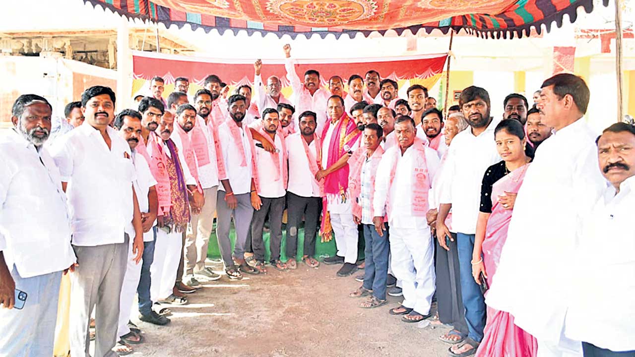 బీఆర్‌ఎస్‌లో చేరికల జోరు