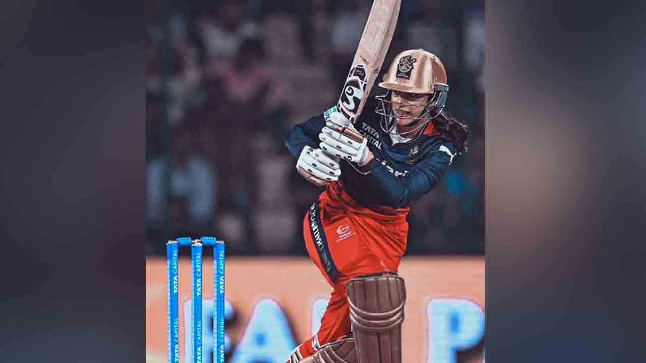 GGW vs RCBW | పవర్ ప్లేలో రెండు వికెట్లు.. క్రీజులో మంధాన, గౌతమి..!