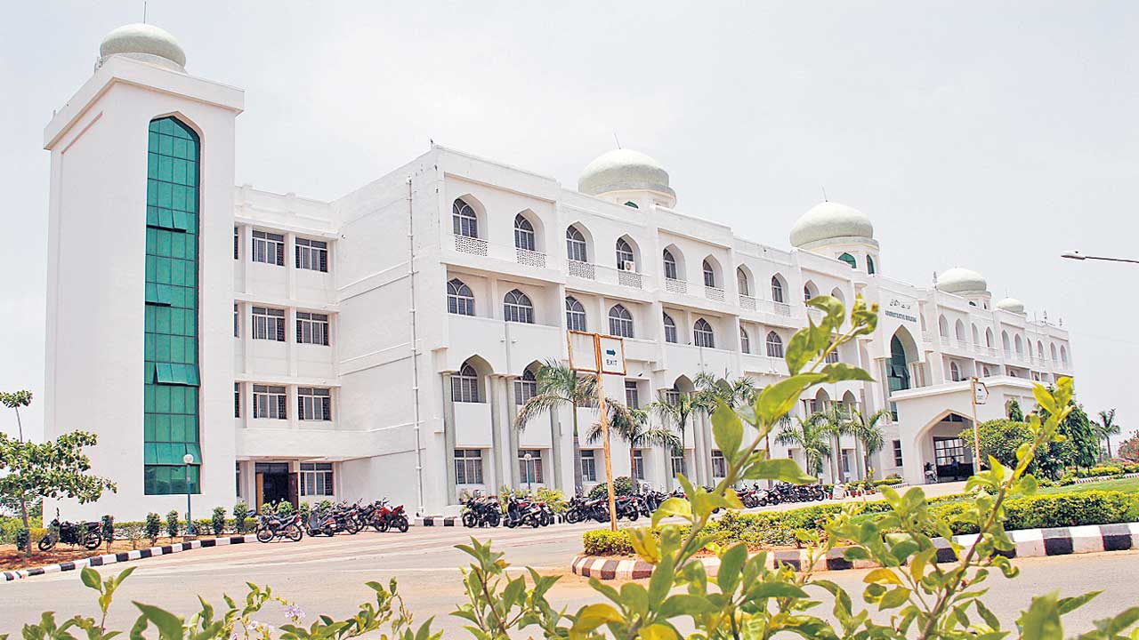 మనూ భూములు కాజేస్తే.. ఉద్యమమే