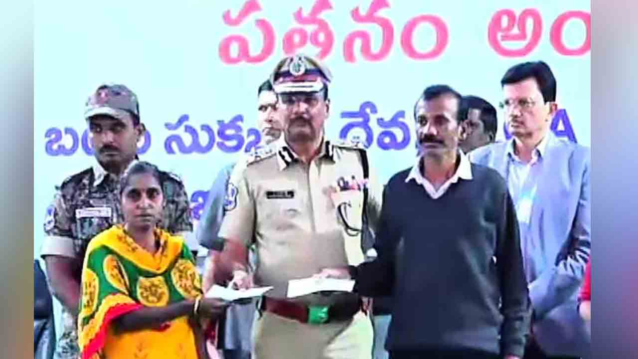 Maoist Surrender | మావోయిస్టు నేత కంకణాల రాజిరెడ్డి లొంగుబాటు..!