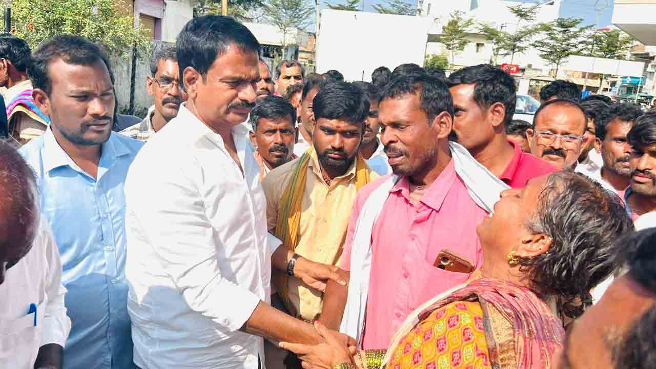 Nagarkurnool | లోకేష్ కుటుంబాన్ని పరామర్శించిన మాజీ ఎమ్మెల్యే మర్రి జనార్దన్ రెడ్డి