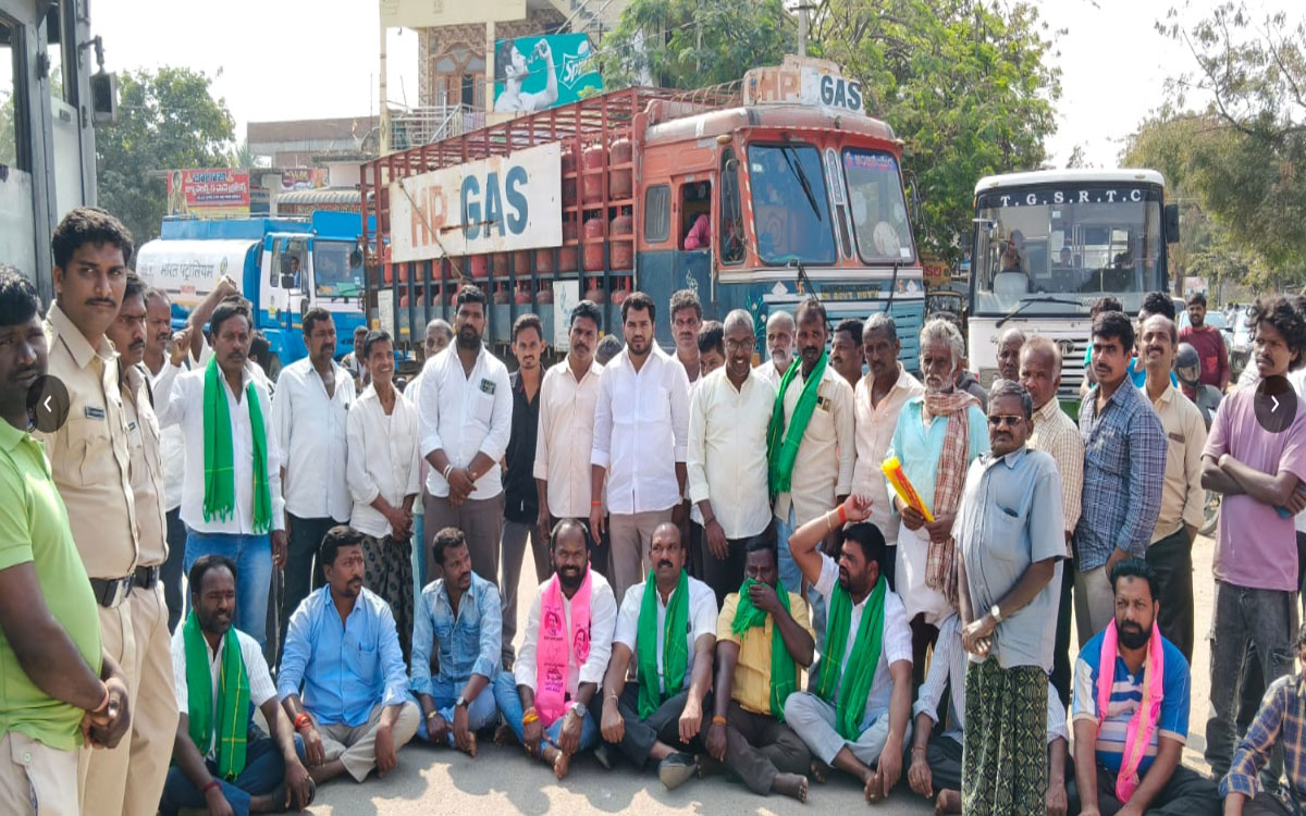 Marriguda : ‘యూరియా బుకింగ్ యాప్‌ను ర‌ద్దు చేయాలి’