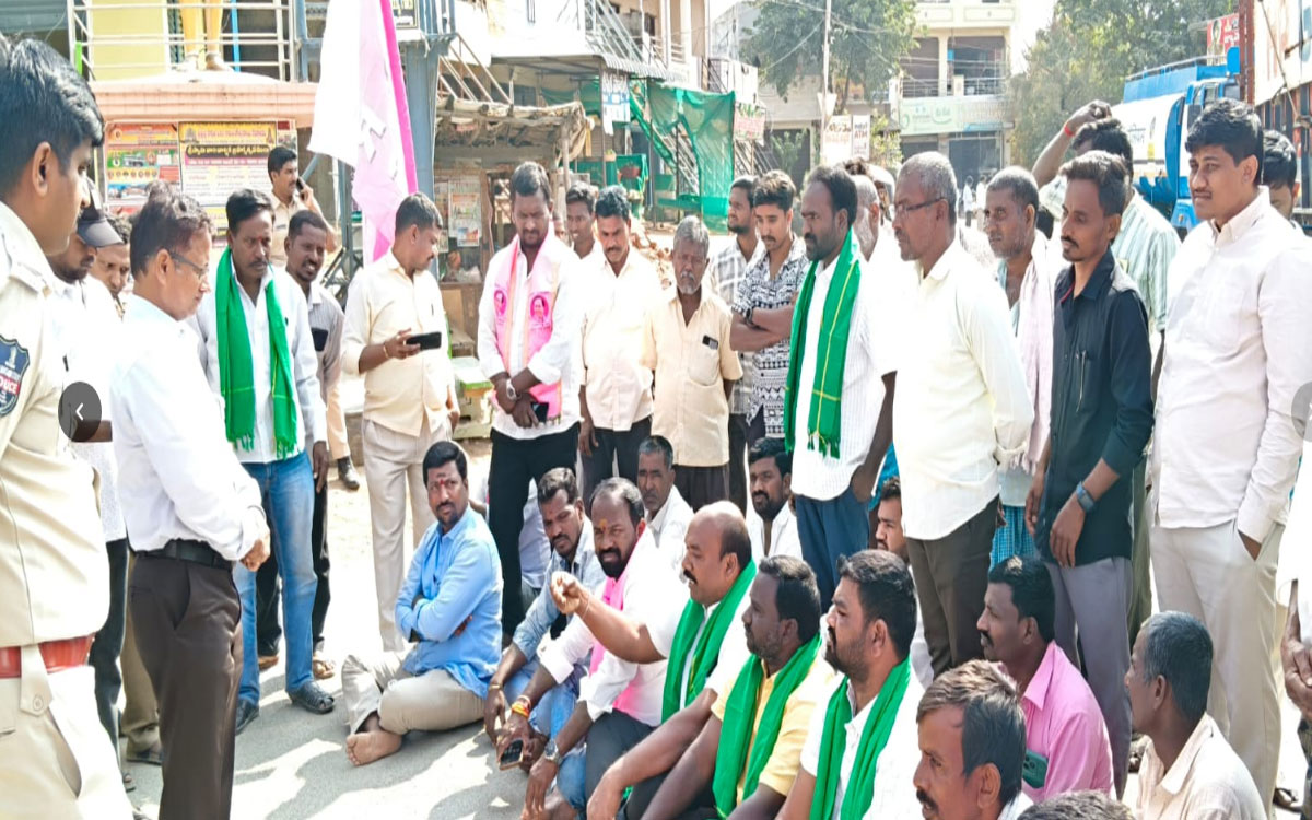 Marriguda : 'యూరియా బుకింగ్ యాప్‌ను ర‌ద్దు చేయాలి'