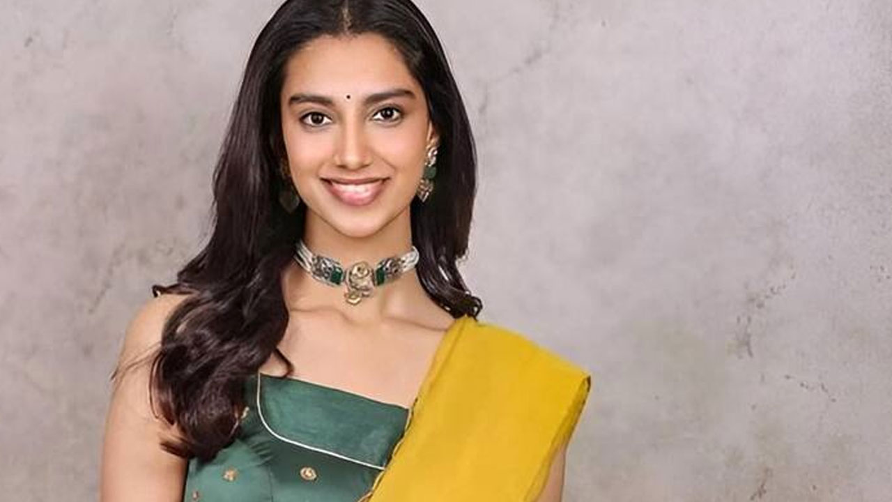 Meenakshi Chowdhury | సంక్రాంతికి ‘అనగనగా ఒక రాజు’తో రాబోతున్న మీనాక్షి చౌదరి .. పెళ్లి రూమర్స్‌పై పూర్తి క్లారిటీ