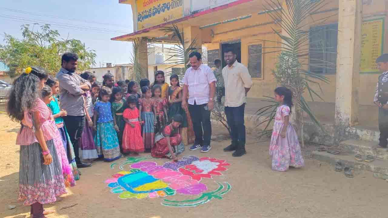Rayapol | విద్యార్థులు చదువుపై దృష్టి పెట్టాలి : ఎంఈవో రాజగోపాల్ రెడ్డి