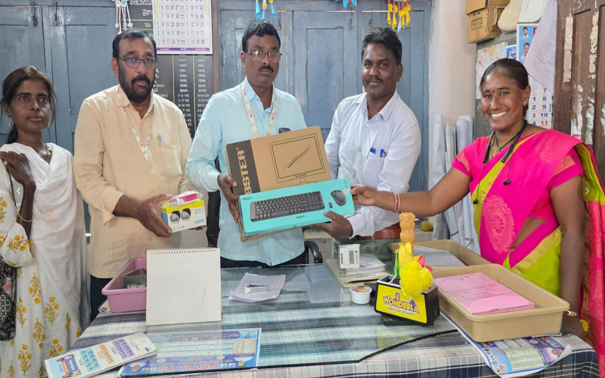 Kattangur : దాతల సహకారం అభినందనీయం : ఎంఈఓ అంజయ్య