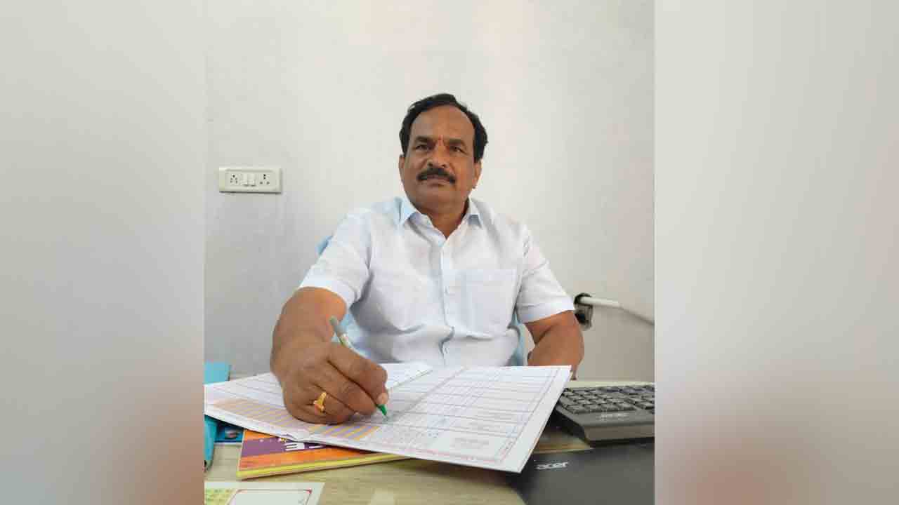 MEO Takes Charge | మండల విద్యాధికారిగా రాజగోపాల్ రెడ్డి బాధ్యతల స్వీకరణ