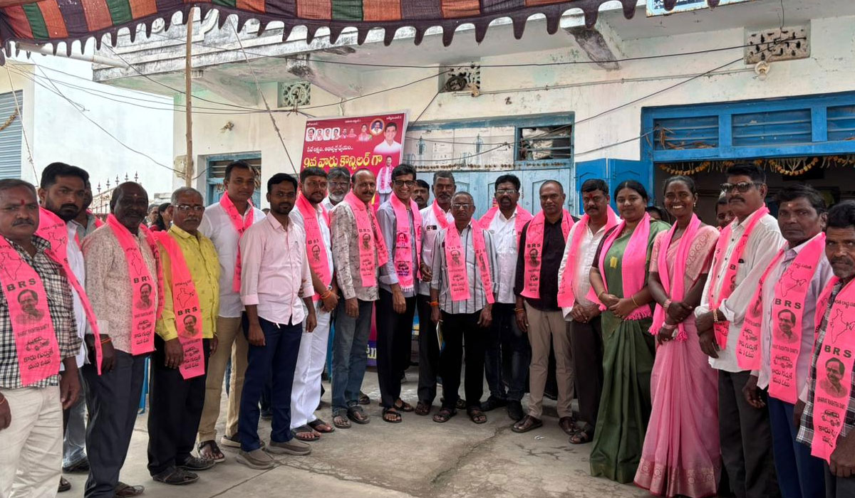 MLA Dr. Kalvakuntla Sanjay | కోరుట్లలో బీఆర్ఎస్ లో చేరికల జోరు.. పార్టీలో చేరినోళ్లకు కండువాలు కప్పి ఆహ్వానిస్తున్న కోరుట్ల ఎమ్మెల్యే డాక్టర్ కల్వకుంట్ల సంజయ్