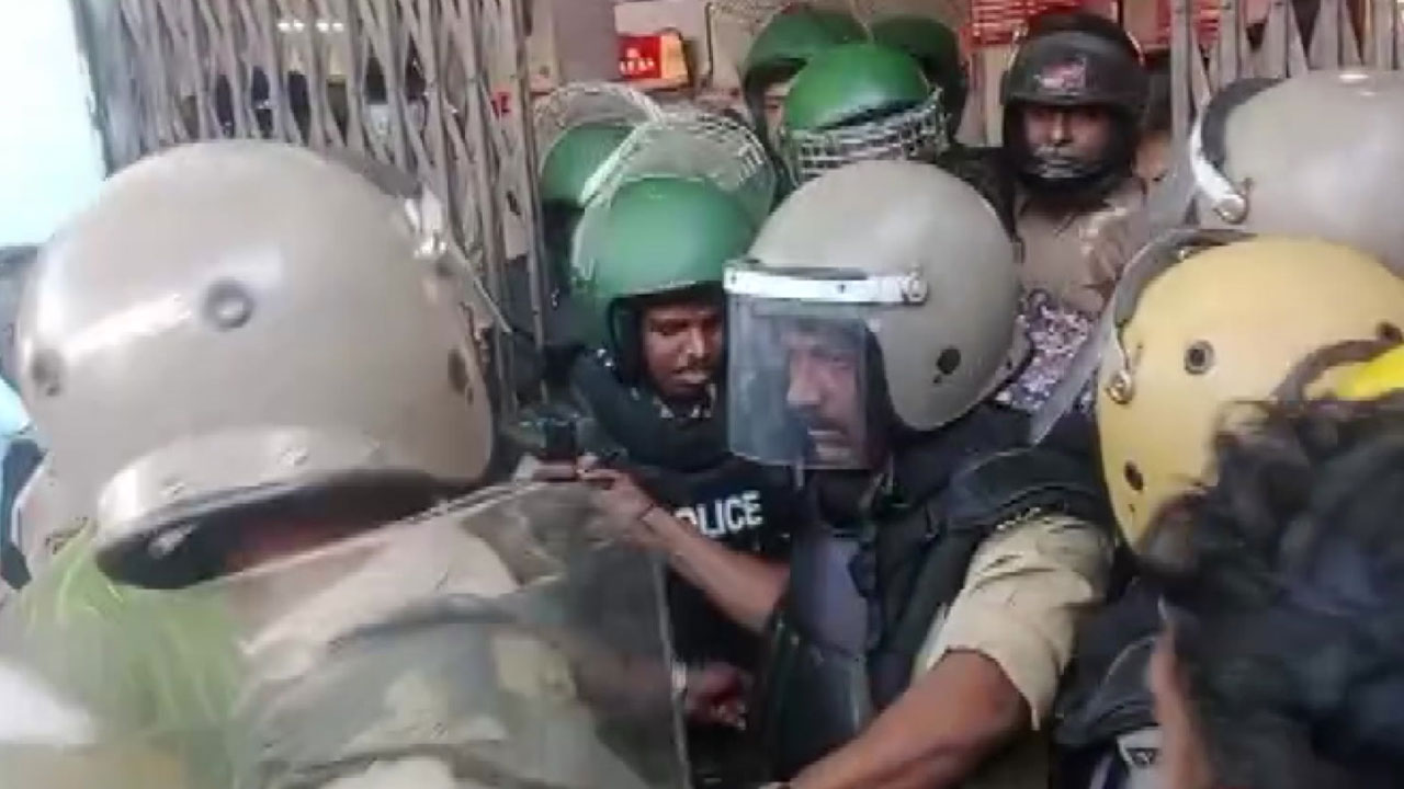 MLA Rahul Mamkootathil: లైంగిక దాడి కేసులో పోలీసు క‌స్ట‌డీలోకి ఎమ్మెల్యే రాహుల్