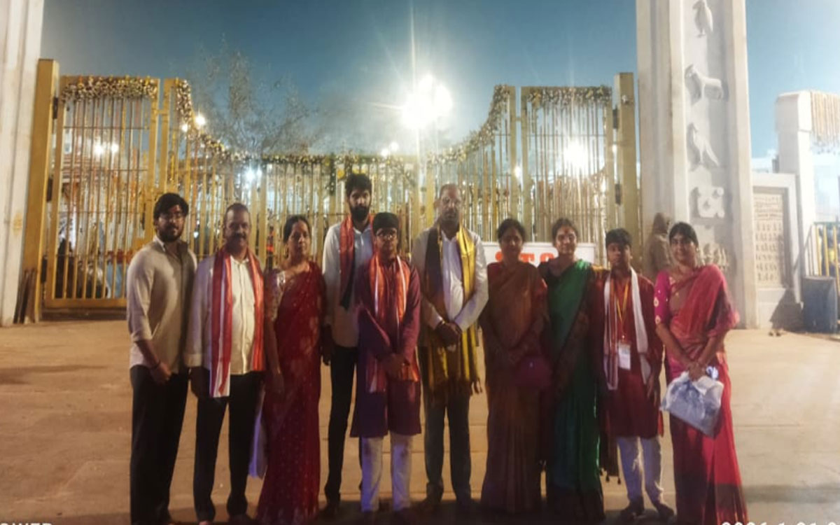 Bhadradri Kothagudem : వ‌న దేవ‌త‌ల‌కు ఎంపీ వ‌ద్దిరాజు మొక్కులు చెల్లింపు