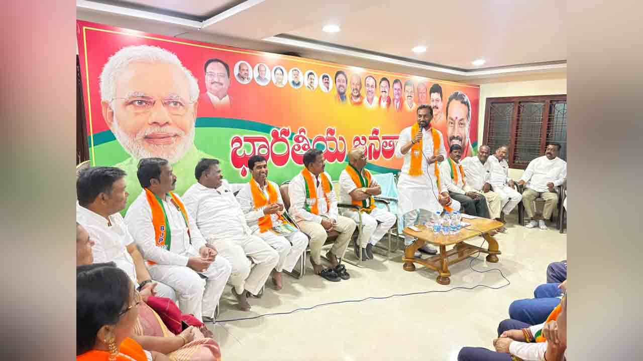 MP Raghunandan Rao | ‘ఎన్నికలొస్తున్నయ్.. సంక్రాంతి ముగ్గుల పేరిట మహిళలకు డబ్బులు పంచండి’.. ఎంపీ సూచనతో అవాక్కైన బీజేపీ నాయకులు..!