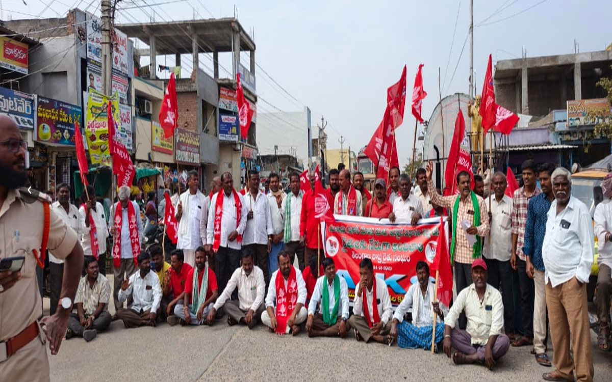 Munugode ; ‘యూరియా ఆన్‌లైన్ యాప్ రద్దుచేయాలి’