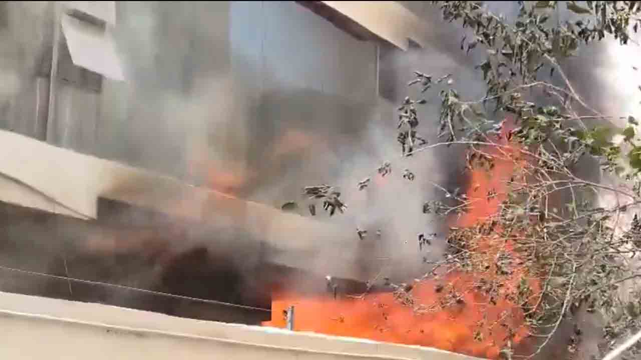 Nampally Fire Accident | సెల్లార్‌లో చిక్కుకున్న ఐదుగురు.. 7 గంటలకు పైగా కొనసాగుతున్న సహాయక చర్యలు..!