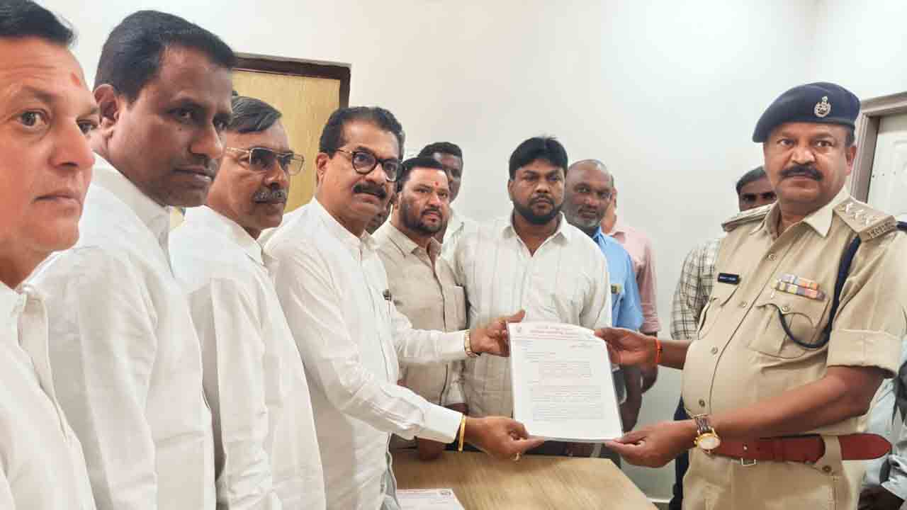 సీఎం రేవంత్ రెడ్డి పై చర్యలు తీసుకోండి : మాజీ ఎమ్మెల్యే రాజేందర్ రెడ్డి