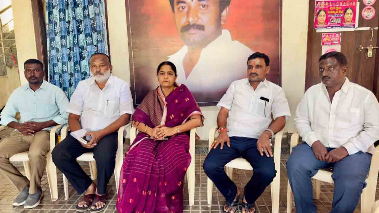 Narsapur | అక్రమంగా అరెస్ట్‌ చేసిన జర్నలిస్టులను విడుదల చేయాలి : ఎమ్మెల్యే సునితాలక్ష్మారెడ్డి