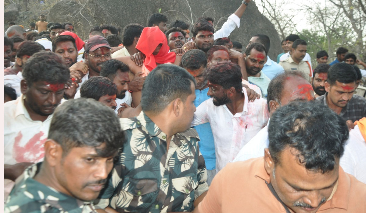 Neerukulla | నీరుకుల్లలో సారలమ్మ రాకతో మొదలైన భక్తుల పూజలు