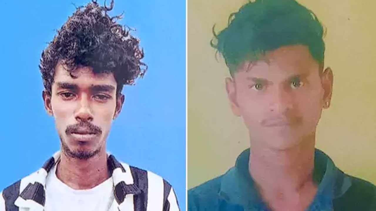 బైక్‌పై వెళ్తుండగా విద్యుత్‌ వైర్లు తగిలి.. ఇద్దరు యువకులు సజీవదహనం