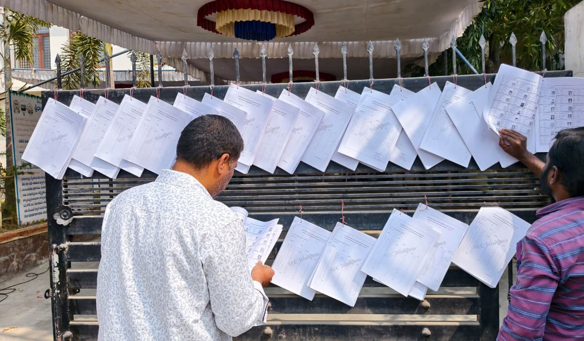 Vemulawada | వేములవాడలో పురపాలిక గేటుకు నోటీసులు.. మరోవైపు పోలీస్ ల ఆంక్షలు