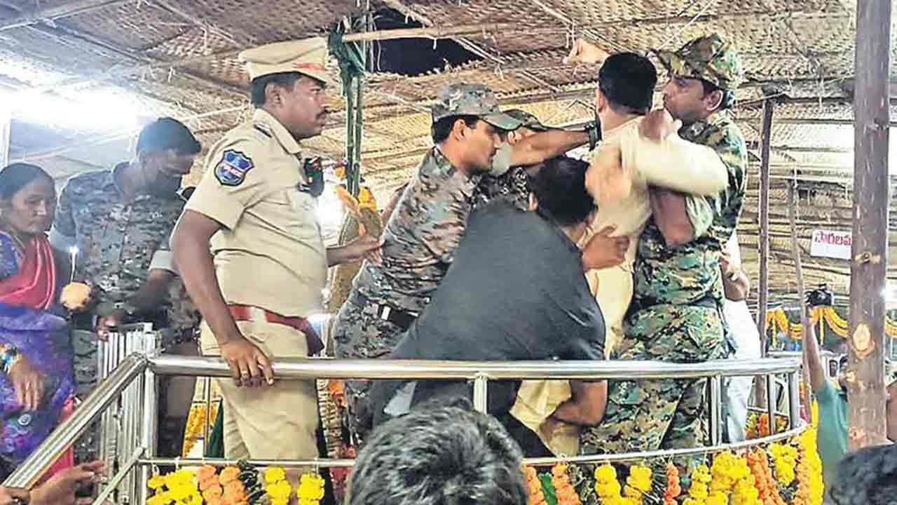 Padi Kaushik Reddy | సమ్మక్క జాతరకు వెళ్లకుండా పాడి కౌశిక్ రెడ్డిని అడ్డుకున్న పోలీసులు.. తీవ్రంగా ఖండించిన బీఆర్ఎస్