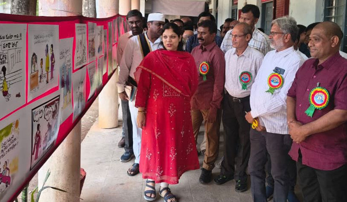 Karimnagar | కార్టూన్ ద్వారా మార్పు సాధ్యం.. కలెక్టర్ పమేలా సత్పతి