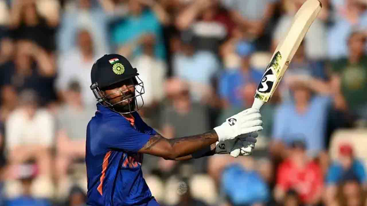 Hardik Pandya | ఒకే ఓవర్లో 6, 6, 6, 6, 6, 4.. తొలి శతకంతో రెచ్చిపోయిన పాండ్యా..!