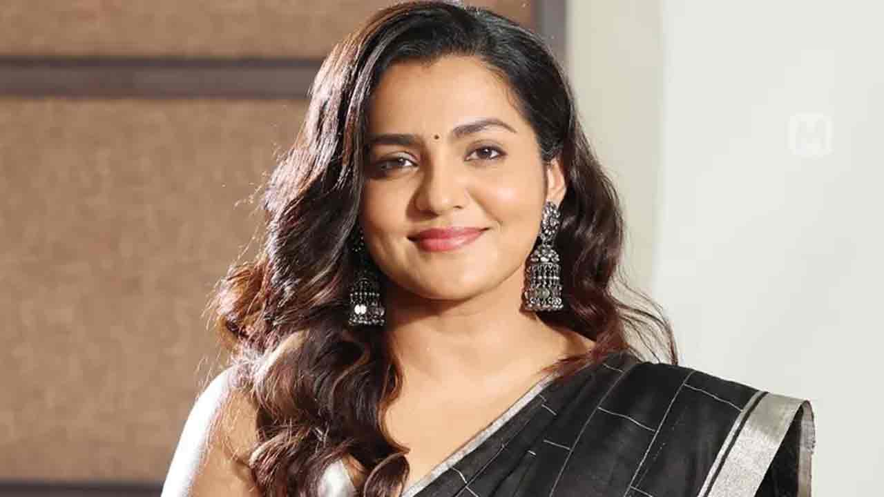 Parvathy Thiruvothu | నాకు పీరియడ్స్ అని చెప్పినా వినిపించుకోలేదు.. మలయాళ నటి పార్వతి ఆవేదన