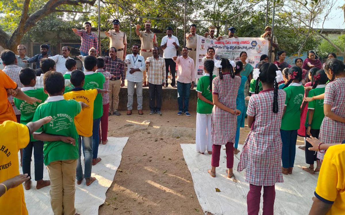 Penpahad : ‘రోడ్డు నిబంధనలు పాటిస్తే ప్రమాదాలు దూరం’