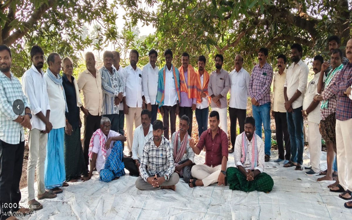 Suryapet : చెన్నకేశవపురం గ్రామ పెరిక సంఘం అధ్యక్షుడిగా మేకల గోవర్ధన్