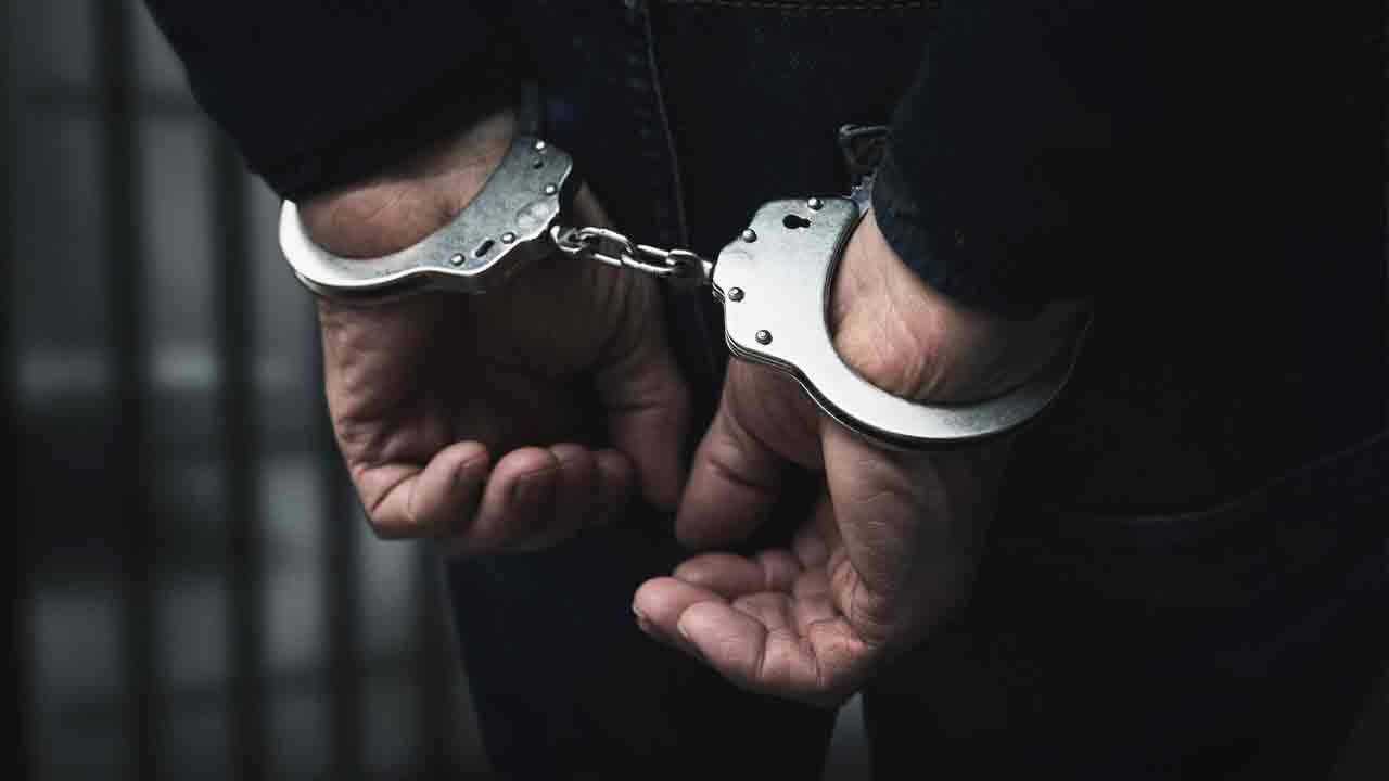 పాక్‌ అనుకూల పాట వినిపించిన వ్యక్తి అరెస్ట్‌