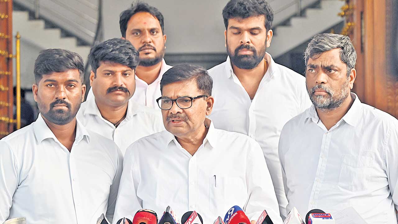 ప్రతిపక్షం గొంతునొక్కేందుకే సిట్‌ నోటీసులు