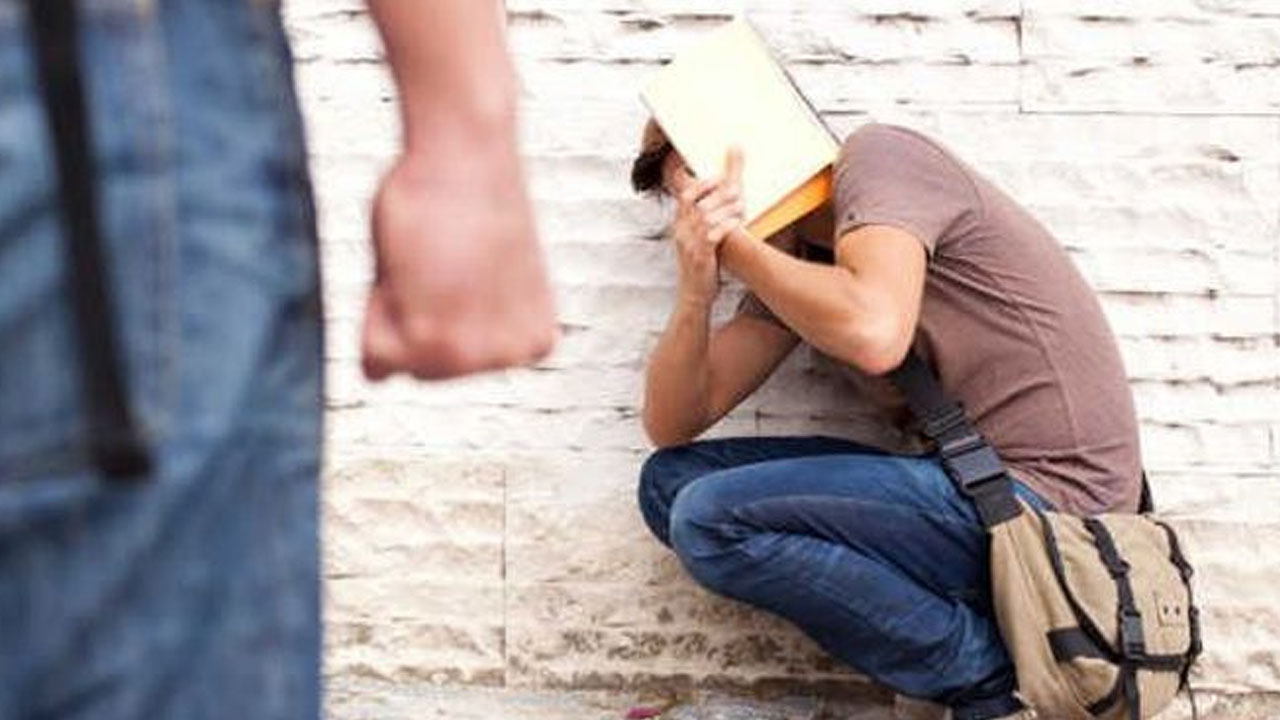 Ragging: మెడిక‌ల్ కాలేజీలో ర్యాగింగ్‌.. ఇద్ద‌రు సీనియ‌ర్ల స‌స్పెన్ష‌న్‌