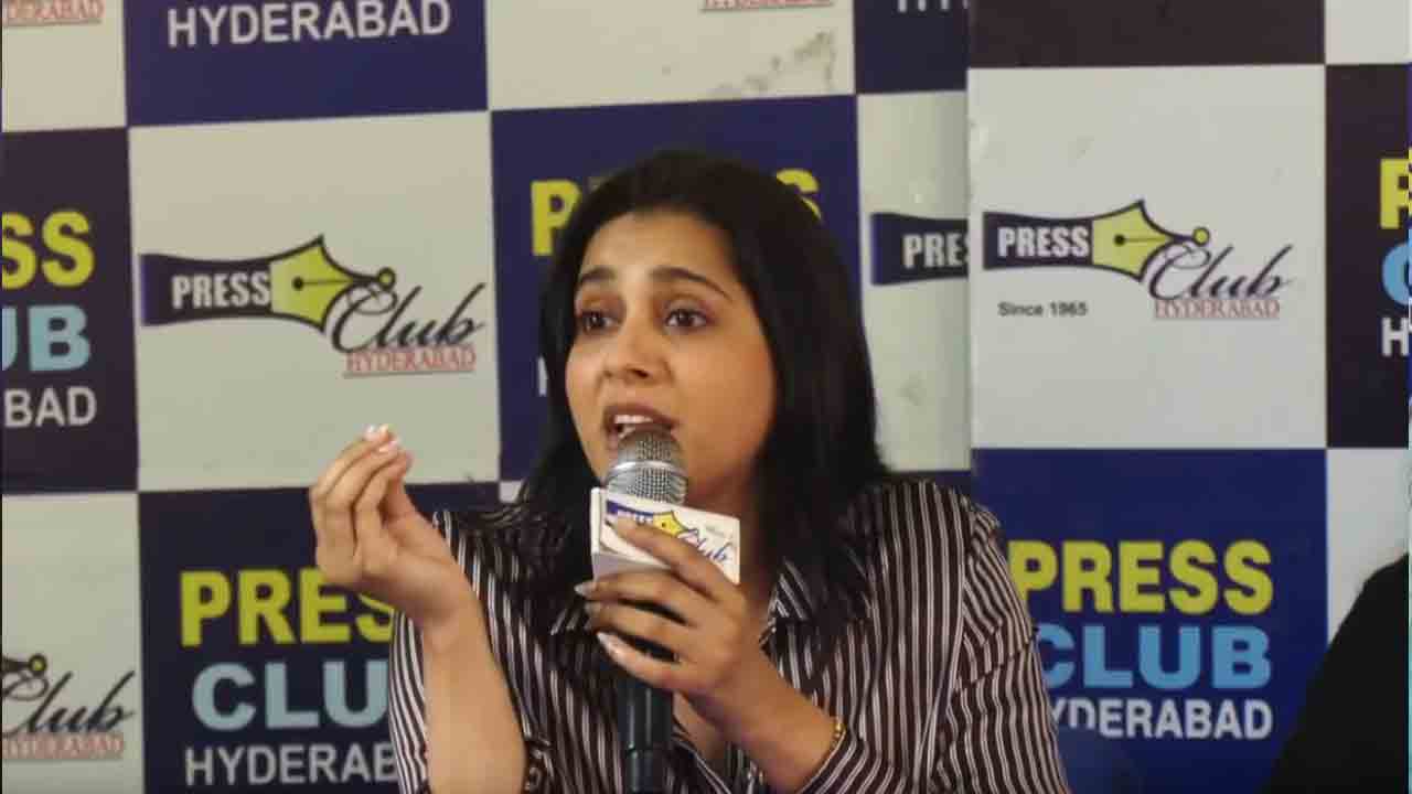 Rashmi Gautham | అవసరం లేదని అమ్మానాన్నలను చంపేస్తారా?.. వీధి కుక్కల హింసపై రష్మీ గౌతమ్ ఆగ్రహం