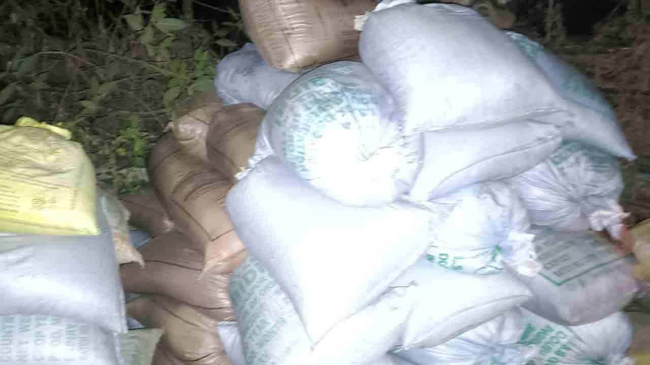 Tekulapalli | మంగళతండా సమీపంలో 200 క్వింటాల రేషన్ బియ్యం పట్టివేత..!