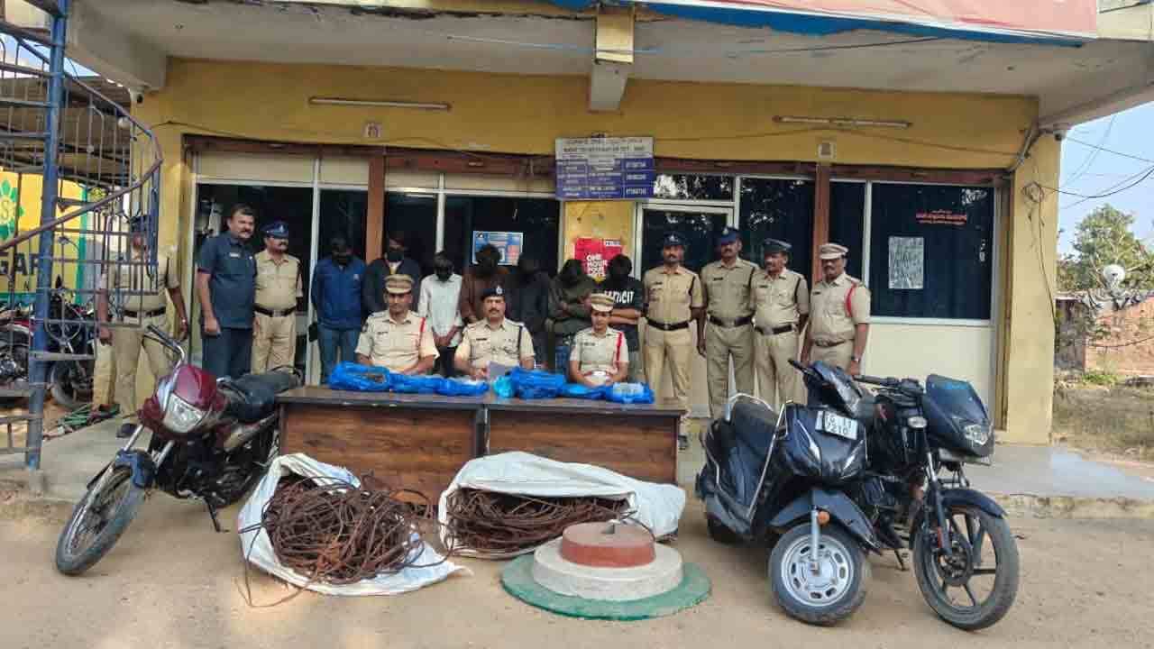 Rayapole | అంతర్ జిల్లా కేబుల్ దొంగల ముఠా అరెస్ట్.. రూ.2.80 లక్షల సొత్తు స్వాధీనం