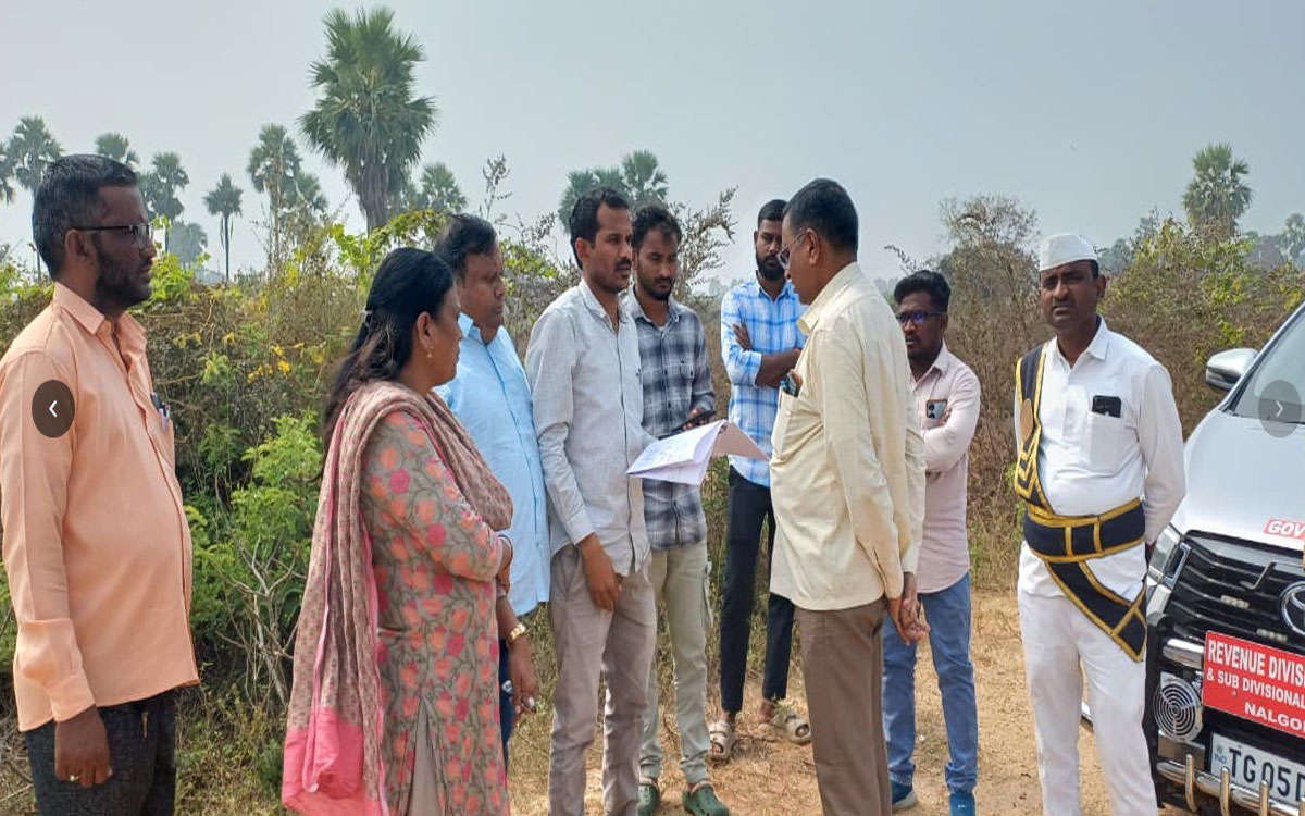 Kattangur : క‌ట్టంగూర్ మండలంలో గోదాంల నిర్మాణానికి ఆర్డీఓ స్థ‌ల ప‌రిశీల‌న‌