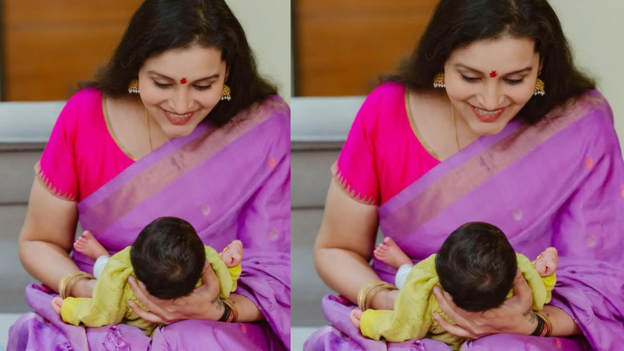 Renu Desai | రేణూ దేశాయ్ ఒడిలో పసిపాప.. న్యూ ఇయర్ పోస్ట్‌తో నెట్టింట చర్చ