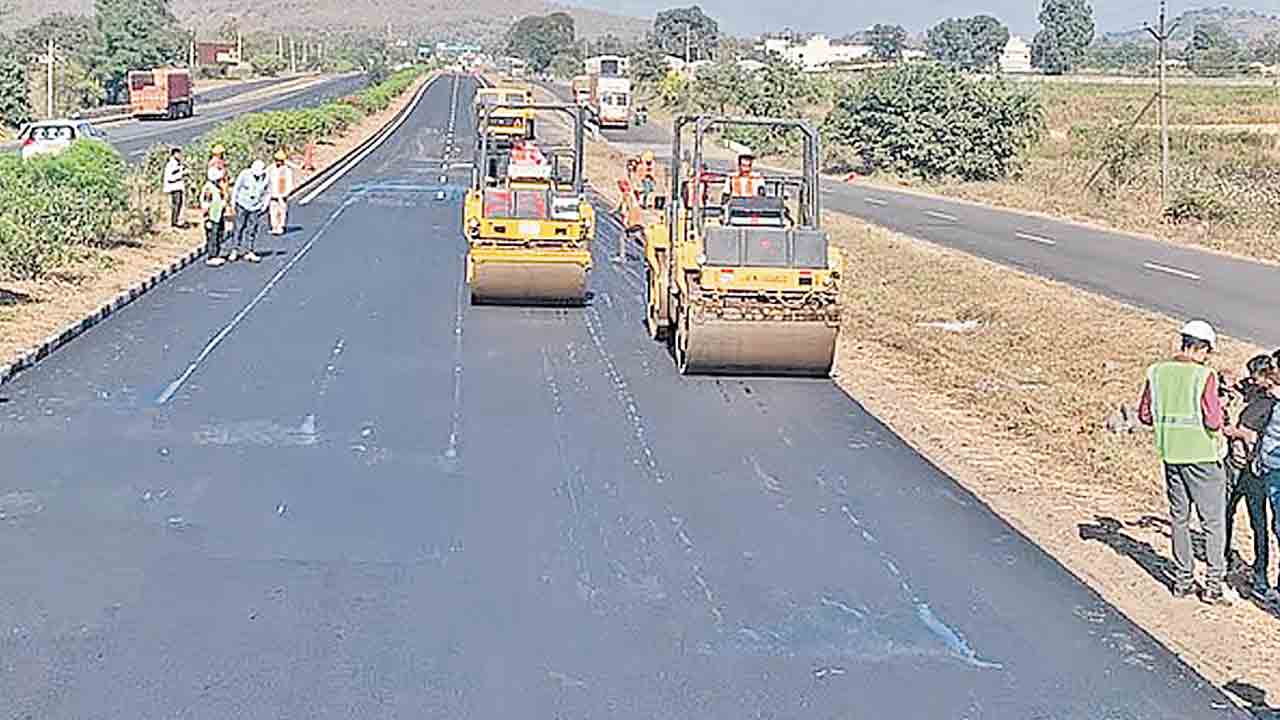 పంట వ్యర్థాలతో రోడ్ల నిర్మాణం!