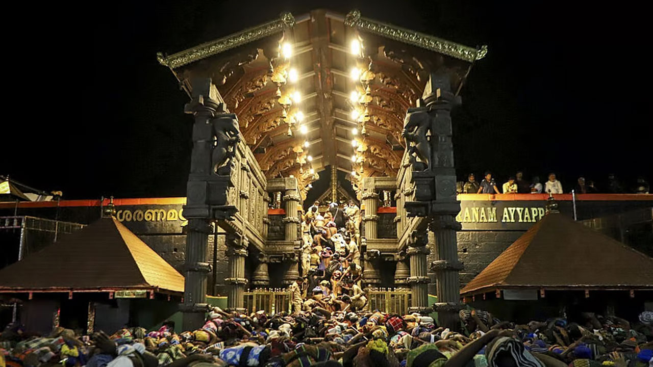 Sabarimala: శ‌బ‌రిమ‌ల ఆల‌యం నుంచి ఎక్కువ మొత్తంలోనే బంగారం చోరీ :  సిట్ నివేదిక