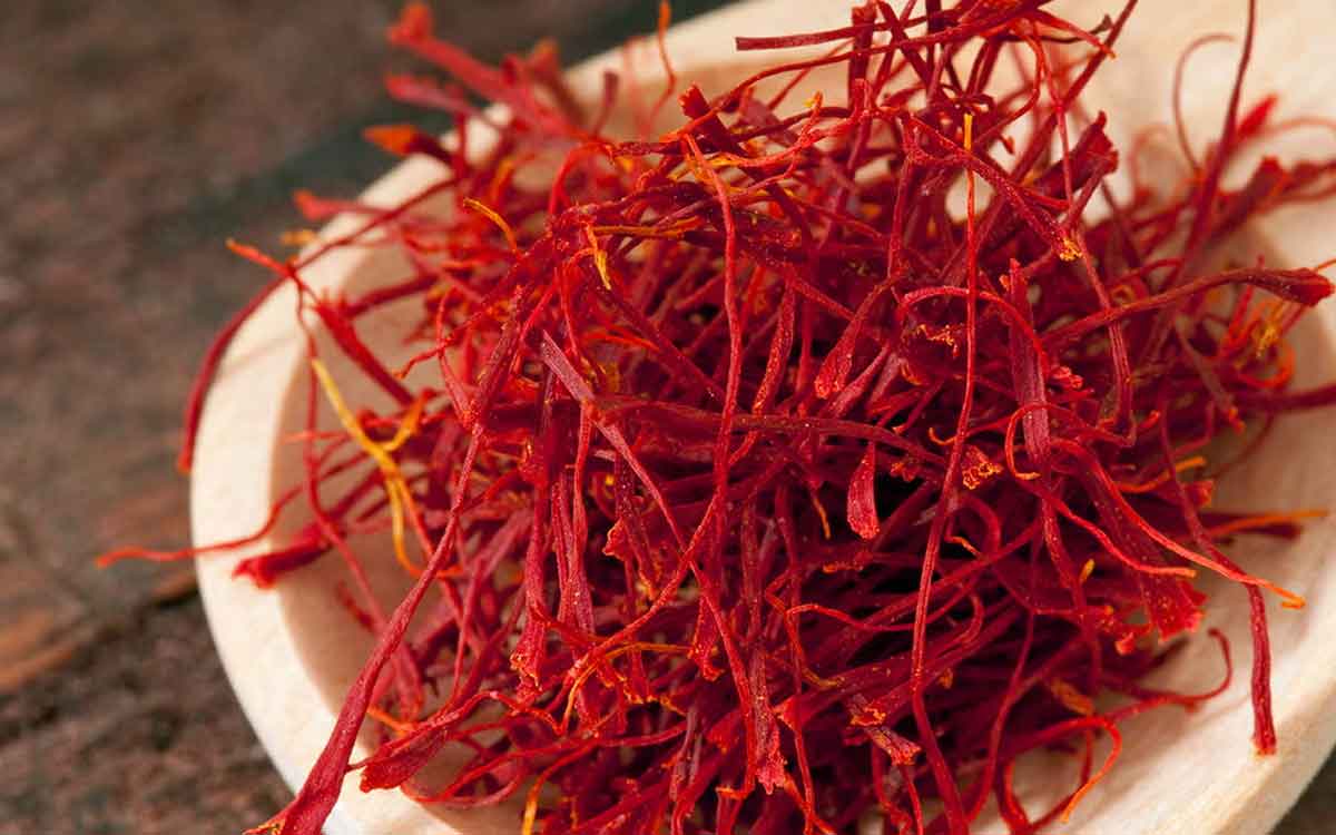 Saffron | కుంకుమ పువ్వుతో ఎన్ని లాభాలు క‌లుగుతాయో తెలుసా..? చ‌దివితే ఆశ్చ‌ర్య‌పోతారు..!