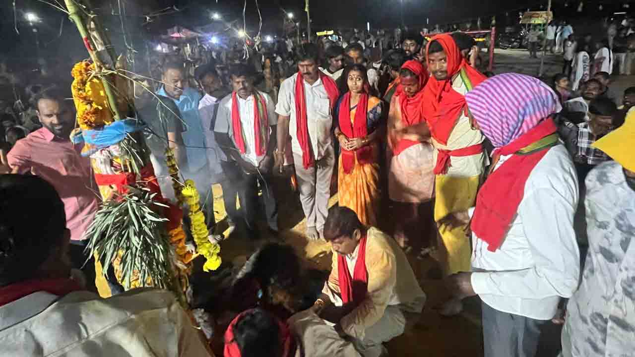 Penchikal Pet | పెంచికల్ పేట్‌లో గద్దెనెక్కిన సమ్మక్క..!