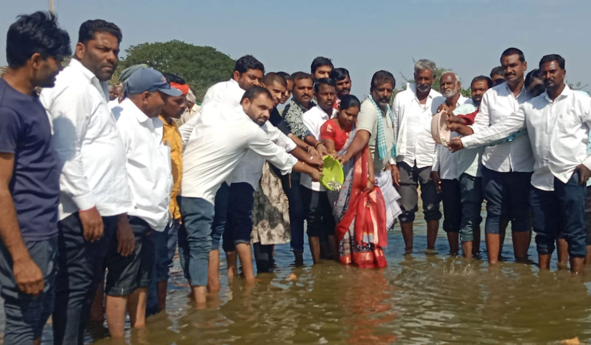 Nizamabad | మత్స్యకారుల ఉపాధి కోసం చేప పిల్లల పంపిణీ