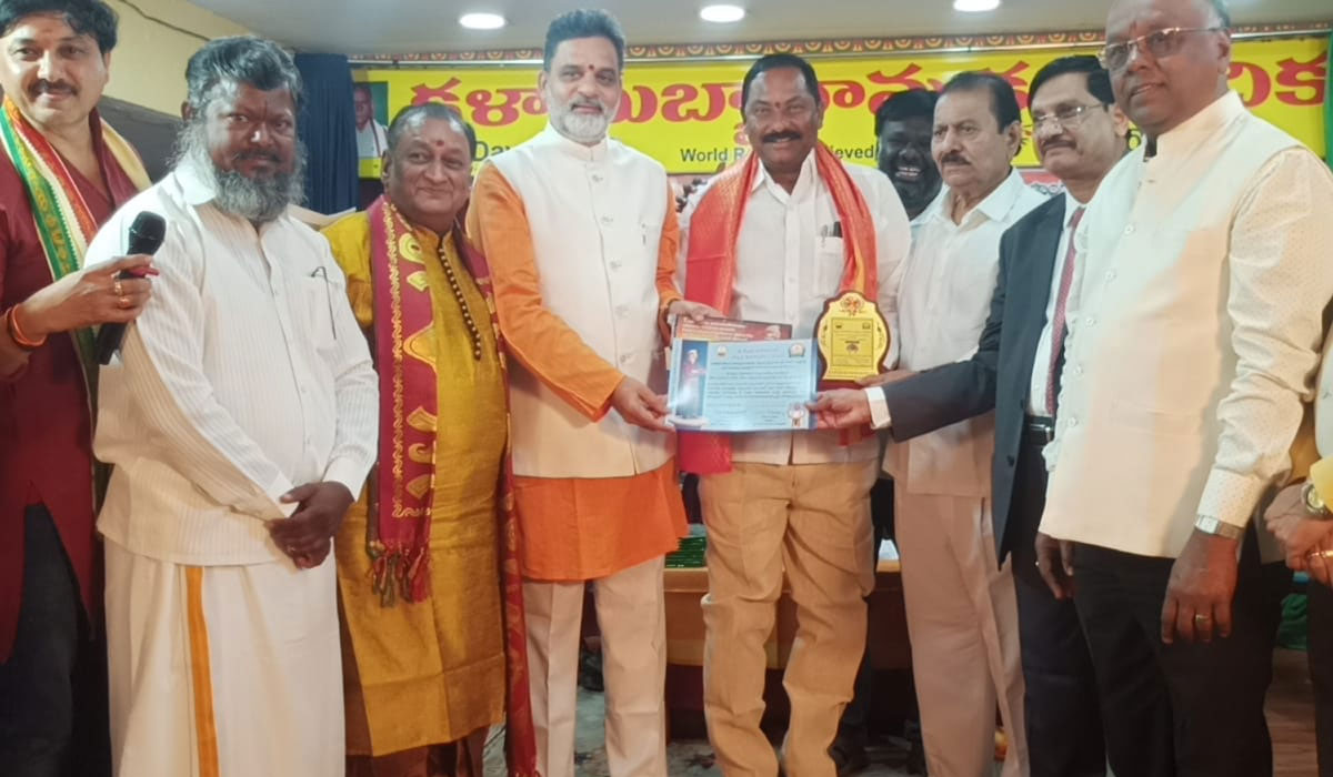 Vivekananda Inspiration Award | వివేకానంద స్ఫూర్తి పురస్కారం అందుకున్న గోపగోని సారయ్య గౌడ్