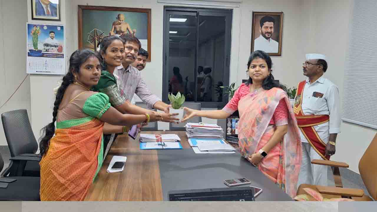 Rangayapalli Sarpanch | సర్పంచ్‌ గౌరవ వేతనాన్ని గ్రామపంచాయతీకి అందిస్తా.. జిల్లా కలెక్టర్‌కు హామీ పత్రం అందజేత..!