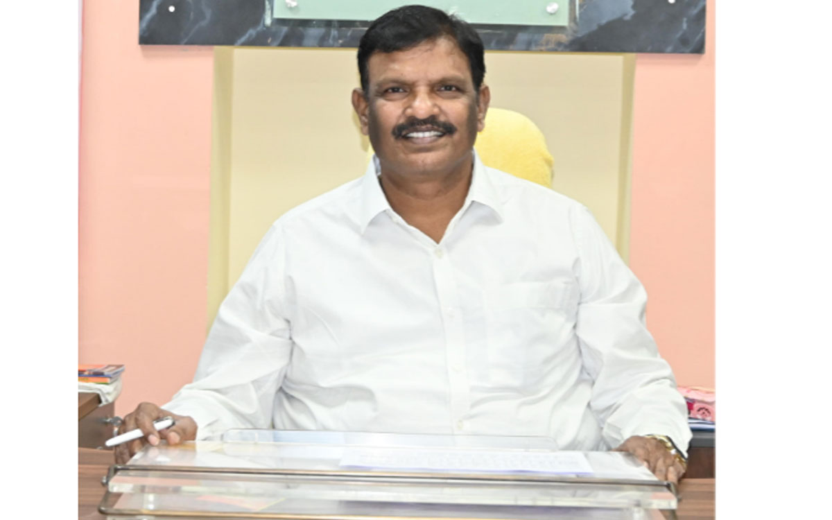 Rudrampur : ఉత్తమ అధికారిగా కొత్తగూడెం ఏరియా జీఎం శాలెం రాజు