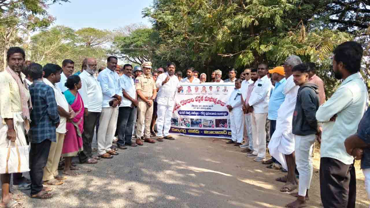 Road safety | రోడ్డు భద్రతానియమాలను పాటించాలి : ఎస్‌ఐ రమేశ్‌కుమార్‌