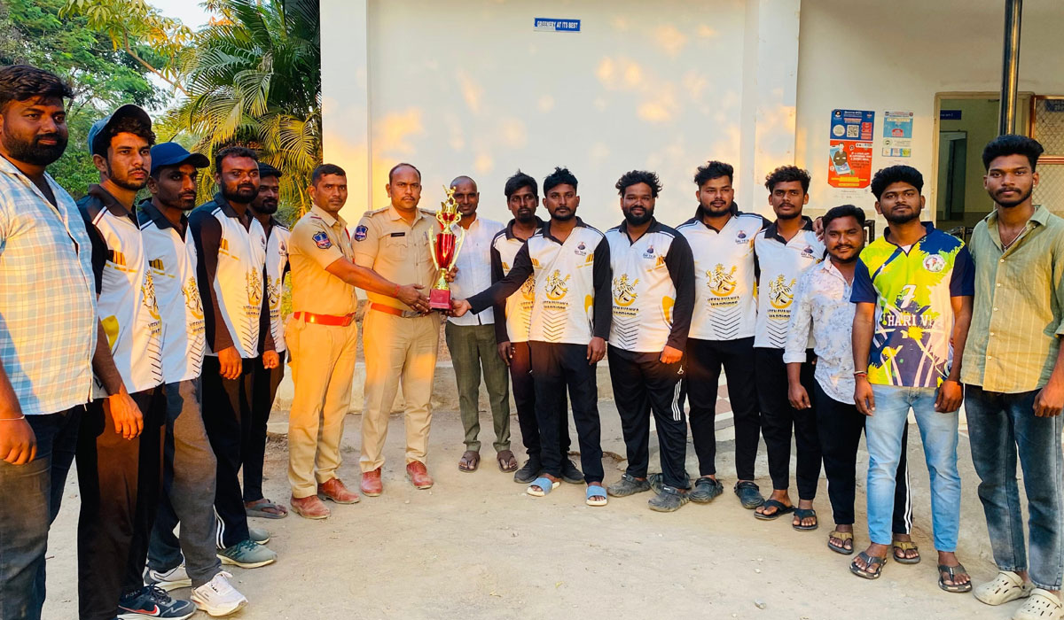 Veenavanka | క్రీడలతో మానసికోల్లాసం.. జమ్మికుంట రూరల్‌ సీఐ లక్ష్మీనారాయణ