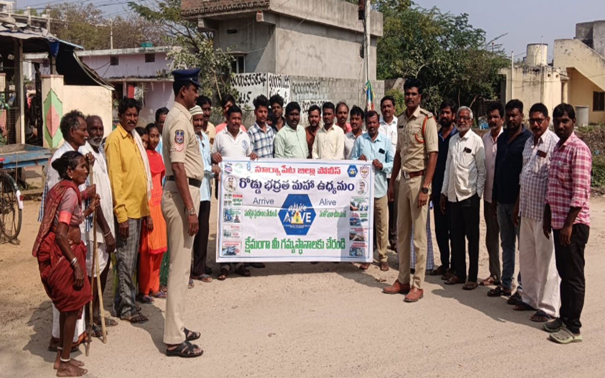 Thungathurthy : ‘రోడ్డు భద్రతపై ప్రతి ఒక్కరు అవగాహన కలిగి ఉండాలి’