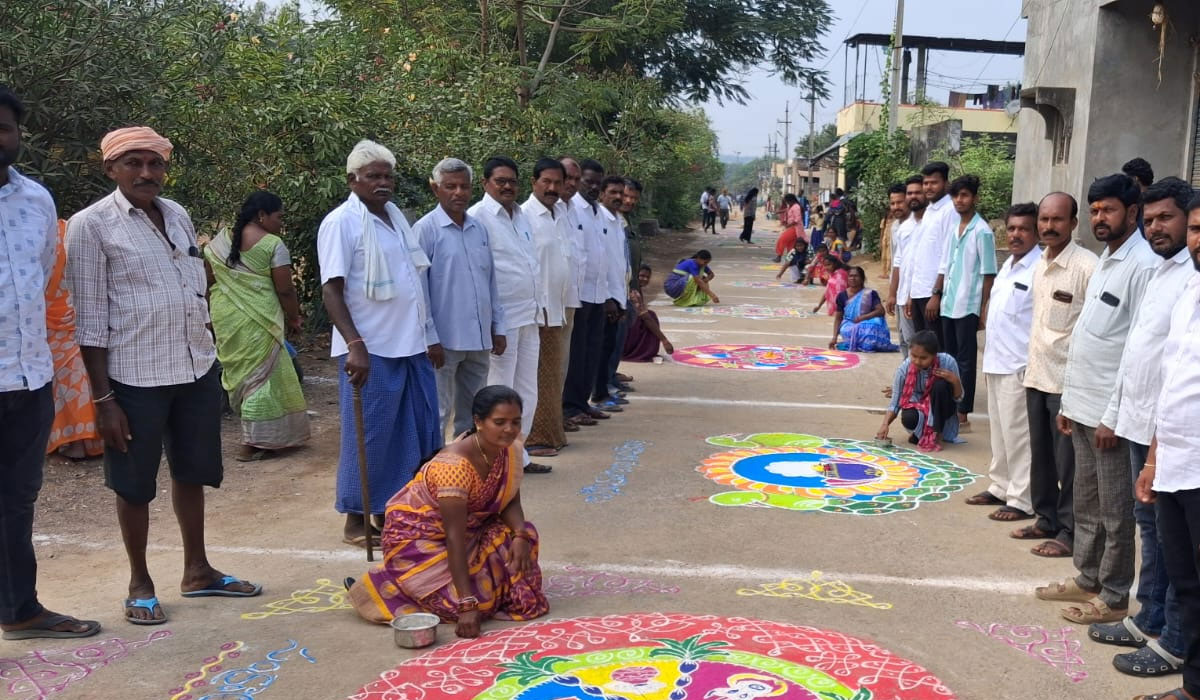Odela | తెలుగు సంస్కృతి ఉట్టిపడేలా ముగ్గుల పోటీలు.. ఓదెల మండలంలోని పలు గ్రామాలలో ముగ్గుల పోటీలను నిర్వహించిన సర్పంచులు
