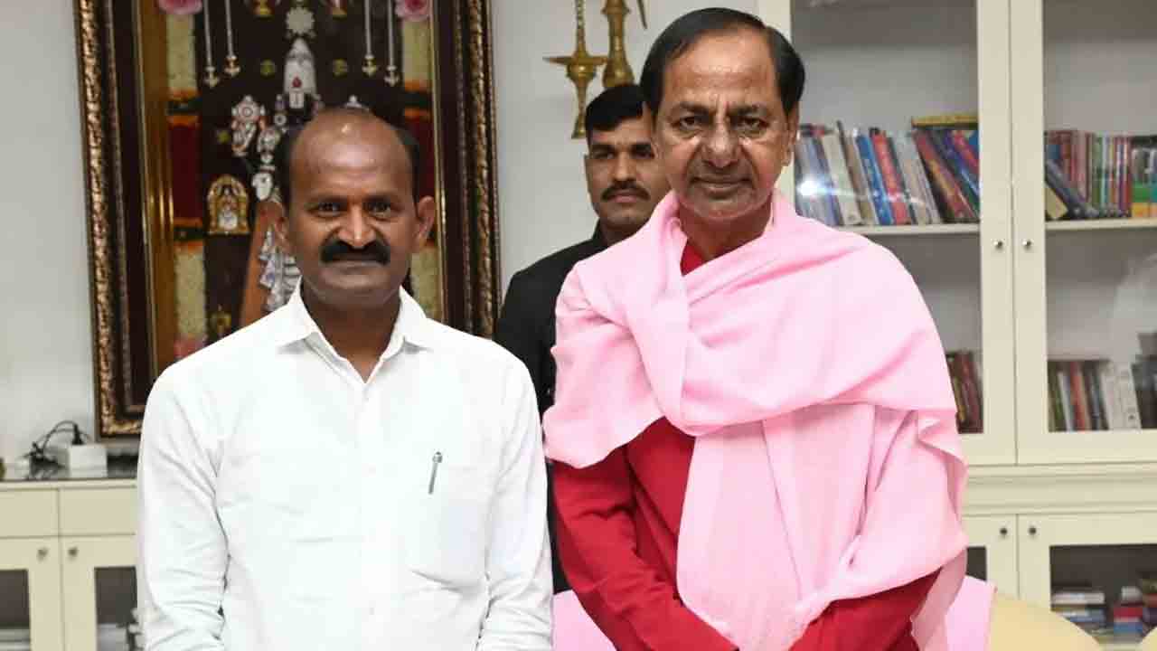 NRI | కేసీఆర్‌కు సిట్‌ నోటీసులు అప్రజాస్వామికం : రాధారపు సతీష్ కుమార్