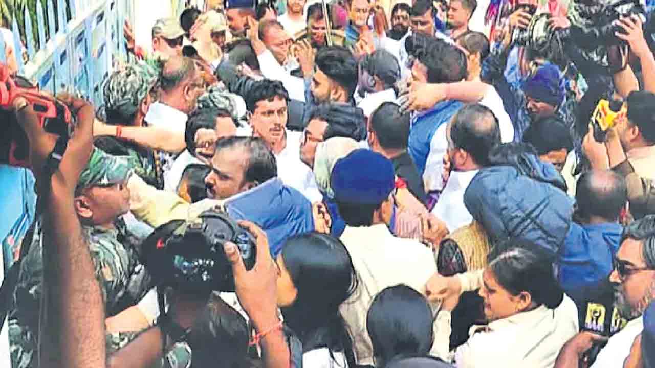 Smart meters | ‘స్మార్ట్‌’పై కోర్టుకు!.. కాంగ్రెస్‌ నాయకుల ద్వంద్వ వైఖరిపై అన్నదాతల ఆగ్రహం